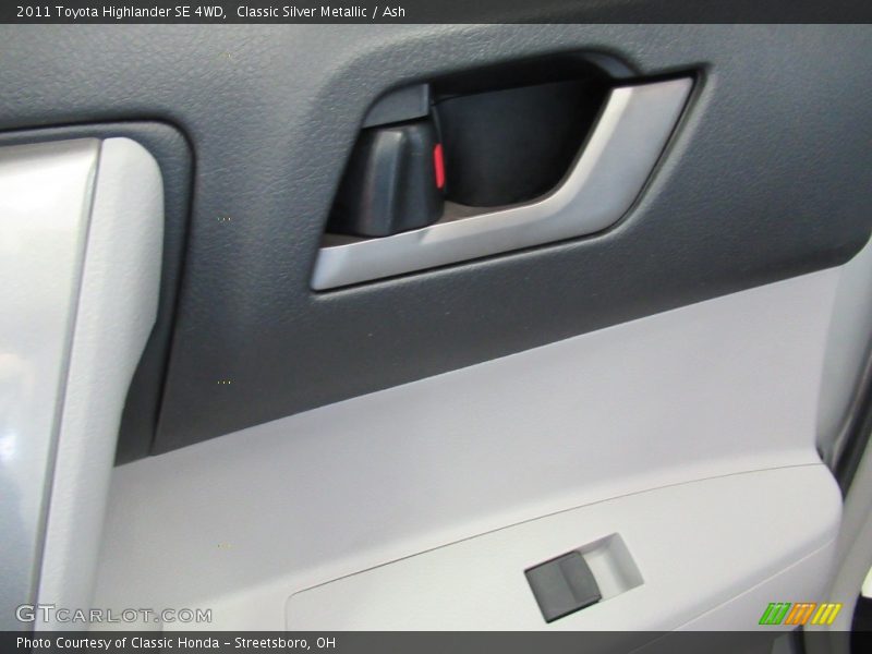 Classic Silver Metallic / Ash 2011 Toyota Highlander SE 4WD