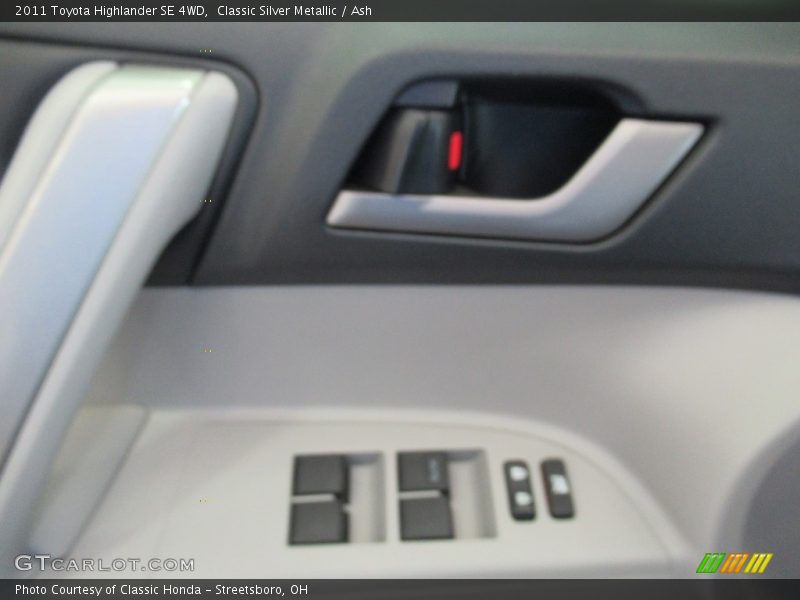 Classic Silver Metallic / Ash 2011 Toyota Highlander SE 4WD