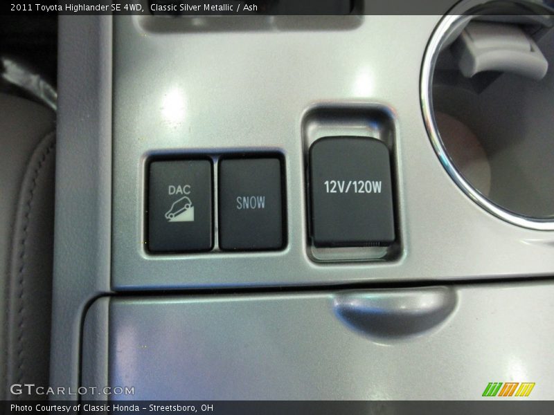 Classic Silver Metallic / Ash 2011 Toyota Highlander SE 4WD