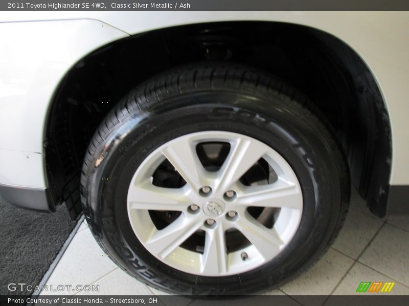 Classic Silver Metallic / Ash 2011 Toyota Highlander SE 4WD