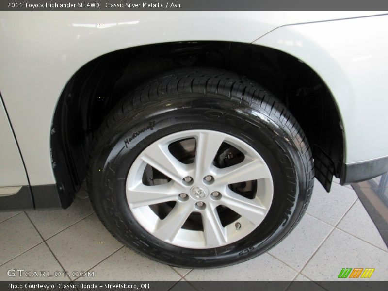 Classic Silver Metallic / Ash 2011 Toyota Highlander SE 4WD
