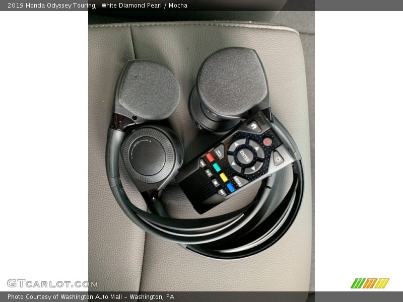 White Diamond Pearl / Mocha 2019 Honda Odyssey Touring