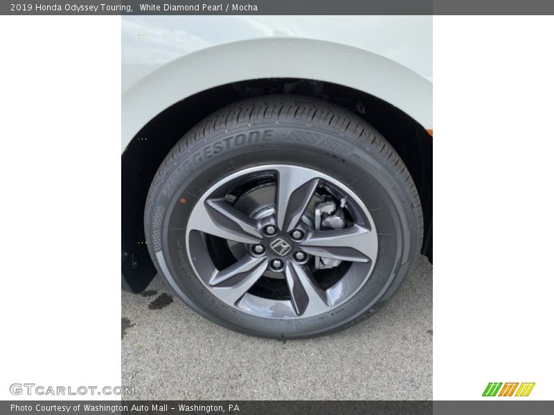 White Diamond Pearl / Mocha 2019 Honda Odyssey Touring