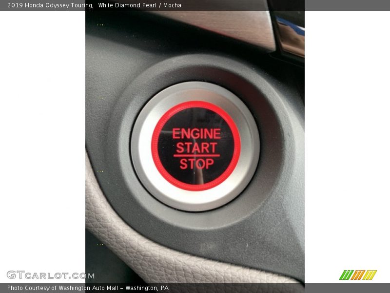 White Diamond Pearl / Mocha 2019 Honda Odyssey Touring