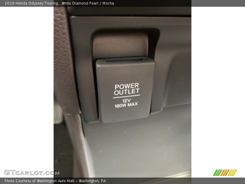White Diamond Pearl / Mocha 2019 Honda Odyssey Touring