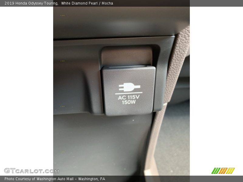 White Diamond Pearl / Mocha 2019 Honda Odyssey Touring