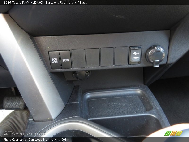 Barcelona Red Metallic / Black 2016 Toyota RAV4 XLE AWD