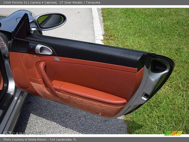 Door Panel of 2006 911 Carrera 4 Cabriolet
