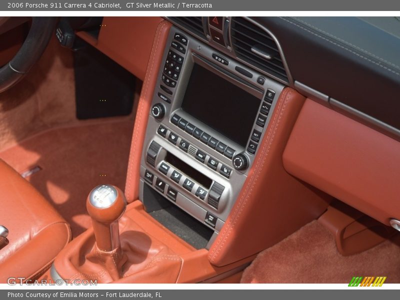 Controls of 2006 911 Carrera 4 Cabriolet