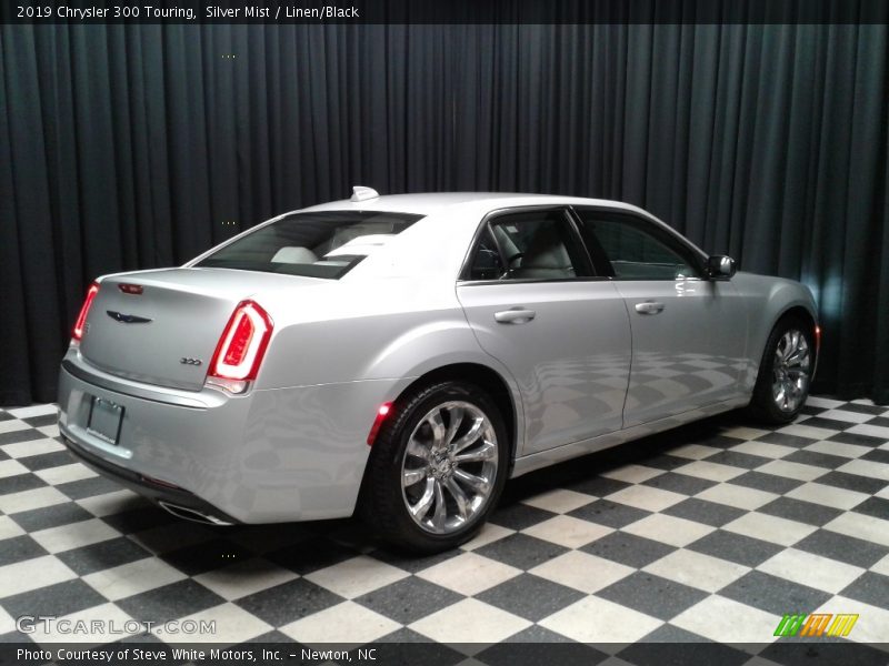 Silver Mist / Linen/Black 2019 Chrysler 300 Touring