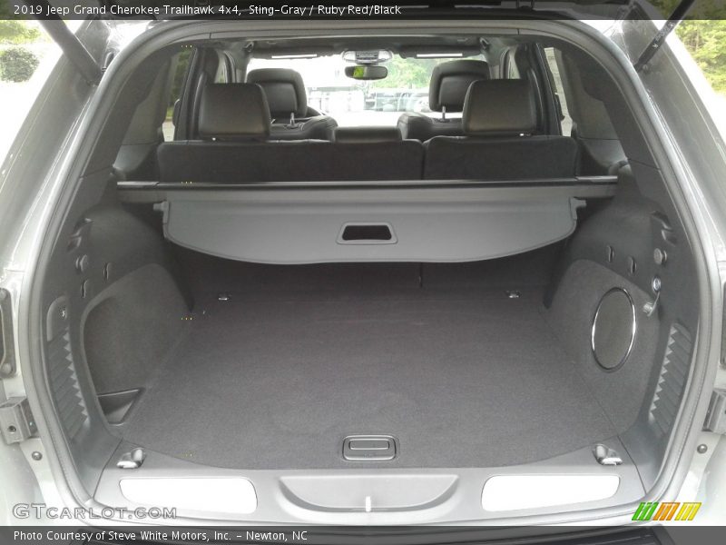  2019 Grand Cherokee Trailhawk 4x4 Trunk
