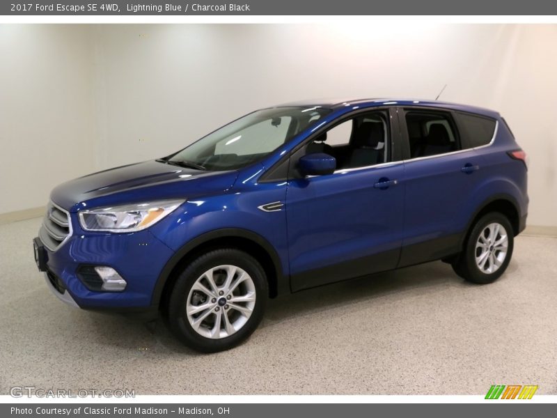 Lightning Blue / Charcoal Black 2017 Ford Escape SE 4WD