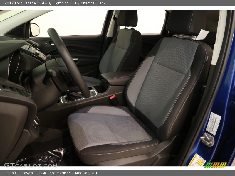 Lightning Blue / Charcoal Black 2017 Ford Escape SE 4WD