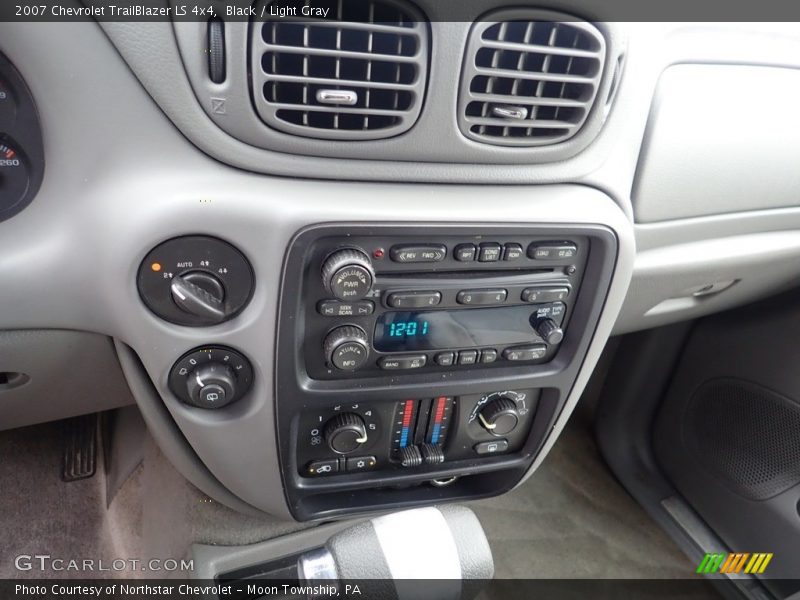 Black / Light Gray 2007 Chevrolet TrailBlazer LS 4x4
