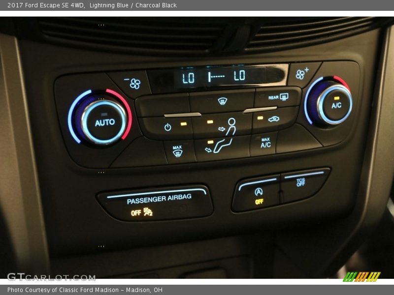 Lightning Blue / Charcoal Black 2017 Ford Escape SE 4WD
