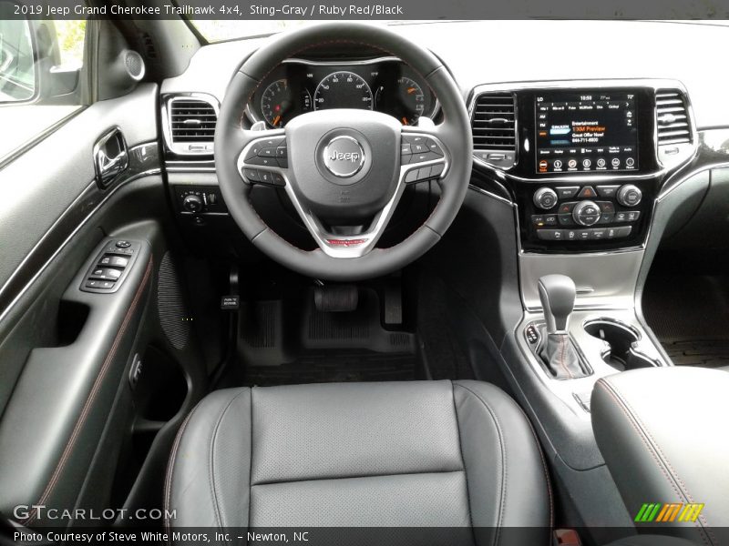 Dashboard of 2019 Grand Cherokee Trailhawk 4x4