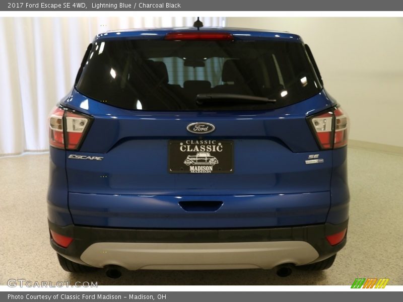 Lightning Blue / Charcoal Black 2017 Ford Escape SE 4WD