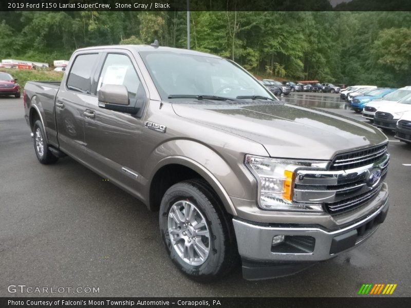 Front 3/4 View of 2019 F150 Lariat SuperCrew