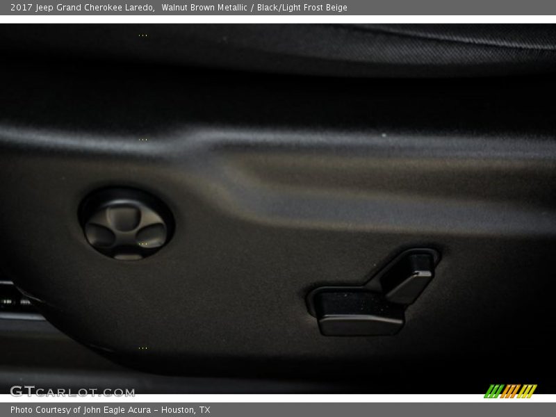 Walnut Brown Metallic / Black/Light Frost Beige 2017 Jeep Grand Cherokee Laredo
