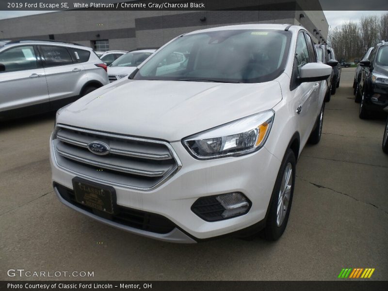 White Platinum / Chromite Gray/Charcoal Black 2019 Ford Escape SE