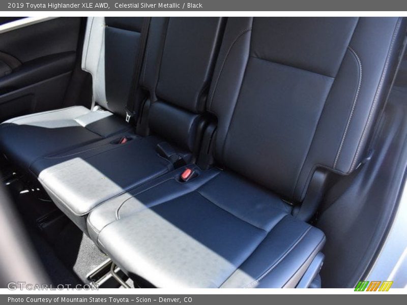 Celestial Silver Metallic / Black 2019 Toyota Highlander XLE AWD
