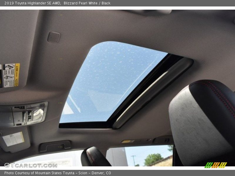 Blizzard Pearl White / Black 2019 Toyota Highlander SE AWD