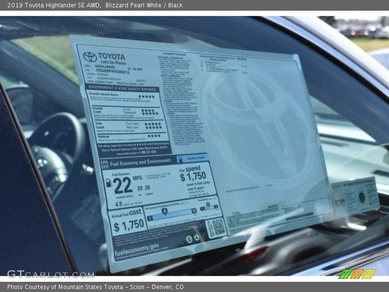 Blizzard Pearl White / Black 2019 Toyota Highlander SE AWD