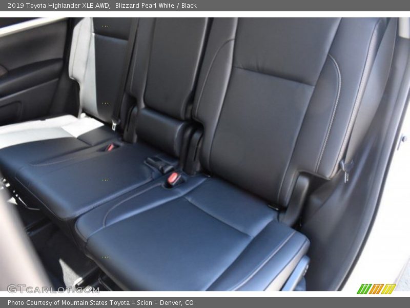 Blizzard Pearl White / Black 2019 Toyota Highlander XLE AWD