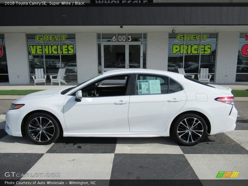 Super White / Black 2018 Toyota Camry SE