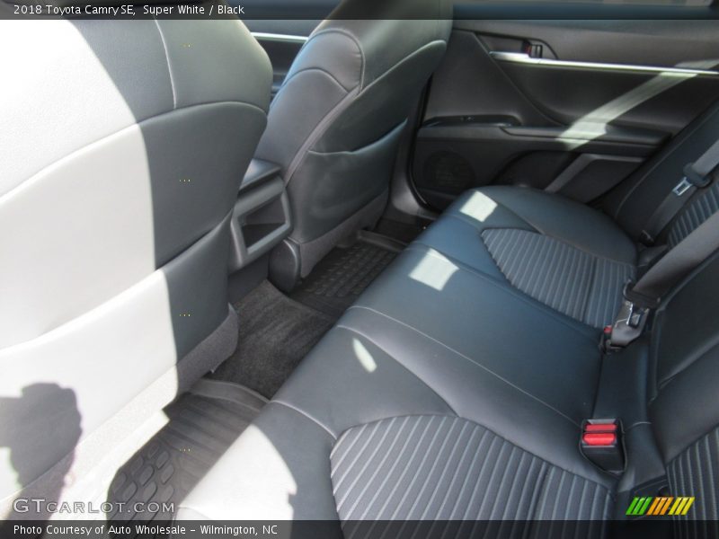 Super White / Black 2018 Toyota Camry SE