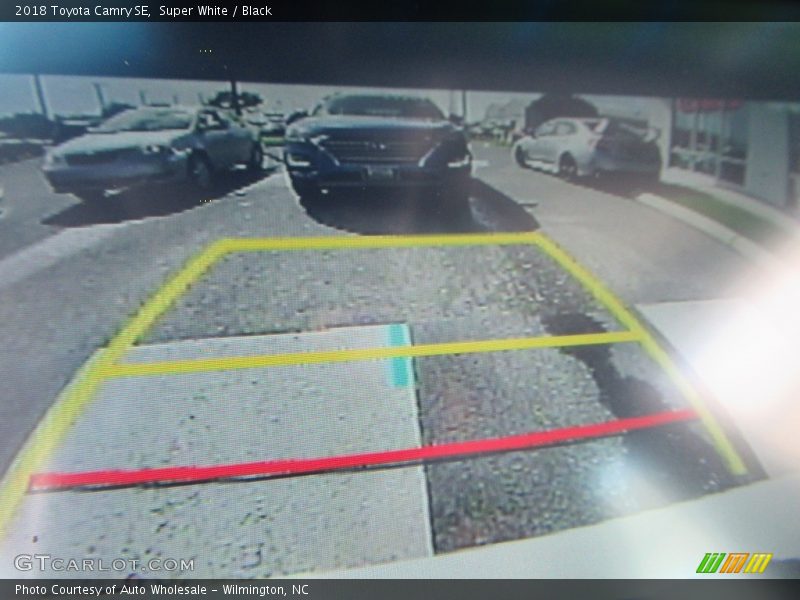 Super White / Black 2018 Toyota Camry SE