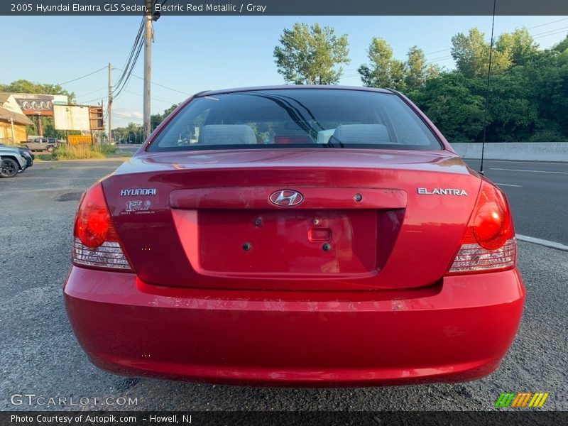 Electric Red Metallic / Gray 2005 Hyundai Elantra GLS Sedan