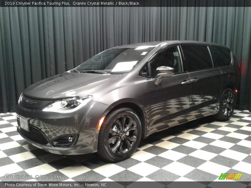 Granite Crystal Metallic / Black/Black 2019 Chrysler Pacifica Touring Plus