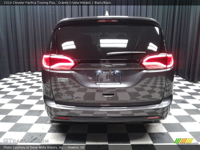 Granite Crystal Metallic / Black/Black 2019 Chrysler Pacifica Touring Plus