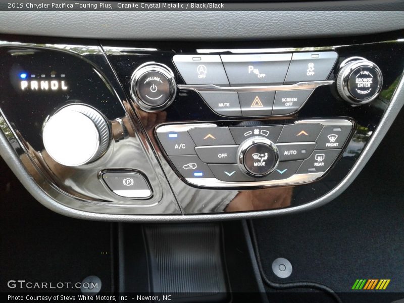 Granite Crystal Metallic / Black/Black 2019 Chrysler Pacifica Touring Plus