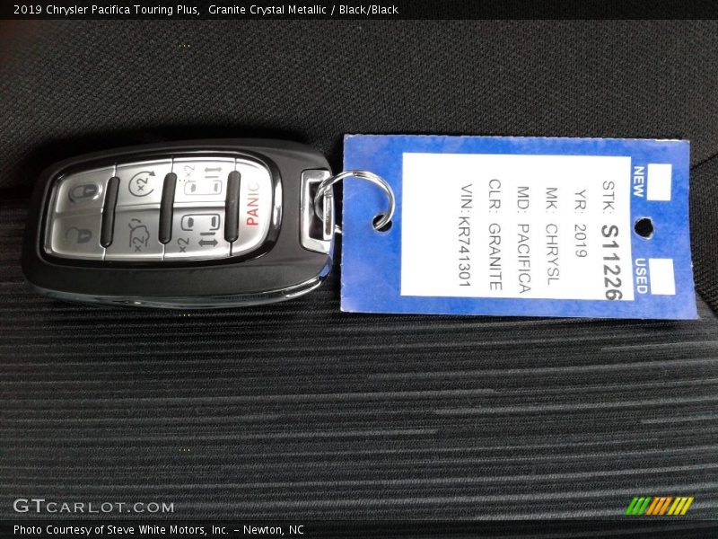 Granite Crystal Metallic / Black/Black 2019 Chrysler Pacifica Touring Plus