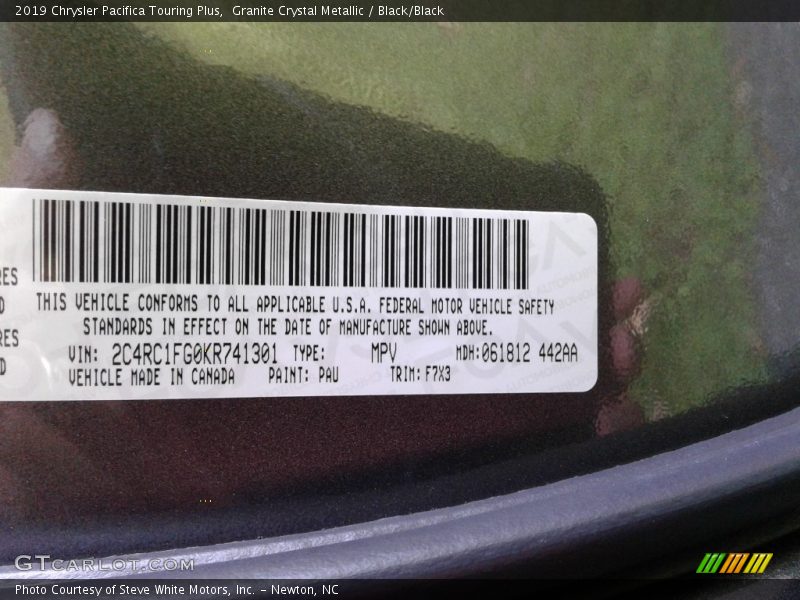 Granite Crystal Metallic / Black/Black 2019 Chrysler Pacifica Touring Plus