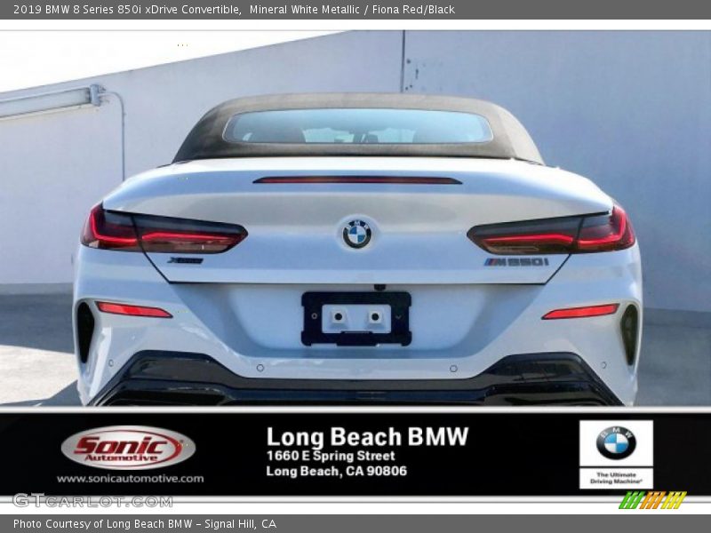 Mineral White Metallic / Fiona Red/Black 2019 BMW 8 Series 850i xDrive Convertible