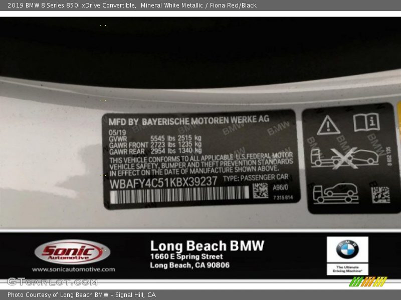 Mineral White Metallic / Fiona Red/Black 2019 BMW 8 Series 850i xDrive Convertible