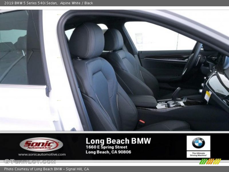 Alpine White / Black 2019 BMW 5 Series 540i Sedan