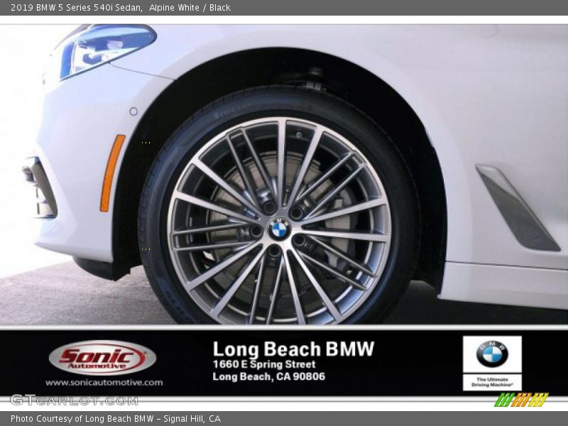 Alpine White / Black 2019 BMW 5 Series 540i Sedan