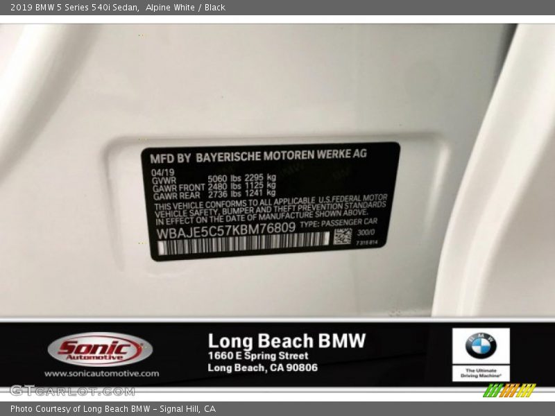 Alpine White / Black 2019 BMW 5 Series 540i Sedan