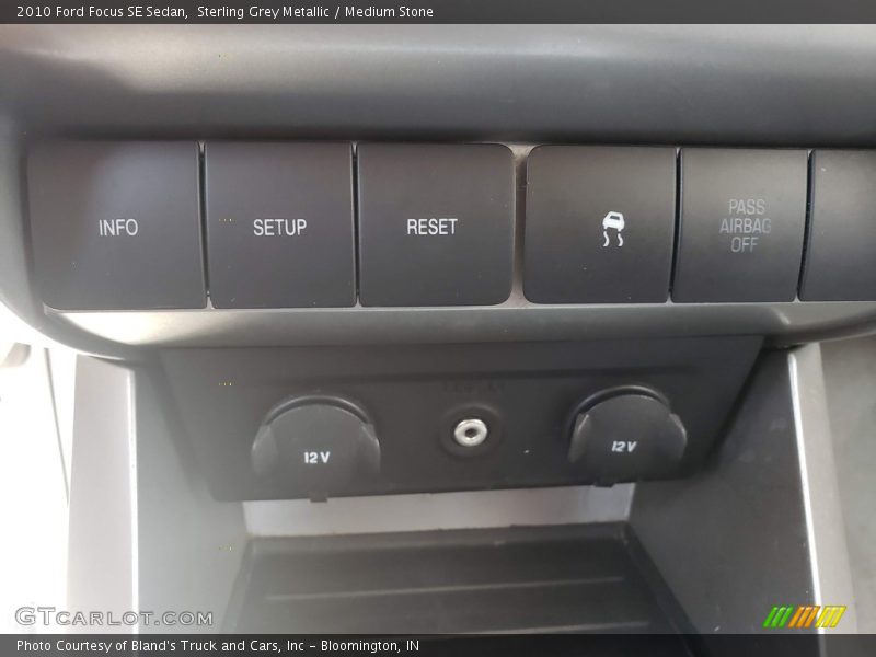 Sterling Grey Metallic / Medium Stone 2010 Ford Focus SE Sedan