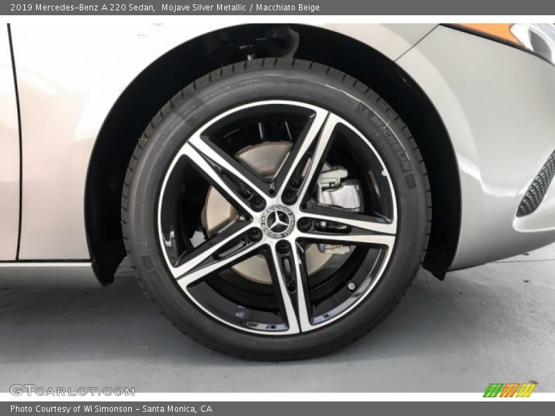 Mojave Silver Metallic / Macchiato Beige 2019 Mercedes-Benz A 220 Sedan