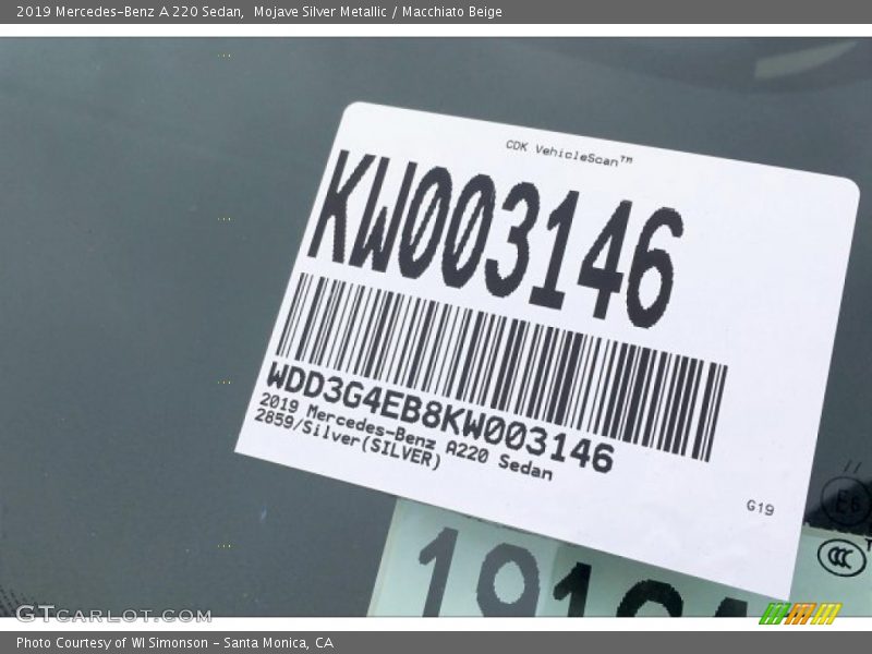 Mojave Silver Metallic / Macchiato Beige 2019 Mercedes-Benz A 220 Sedan