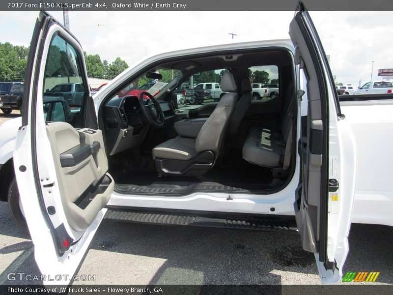 Oxford White / Earth Gray 2017 Ford F150 XL SuperCab 4x4