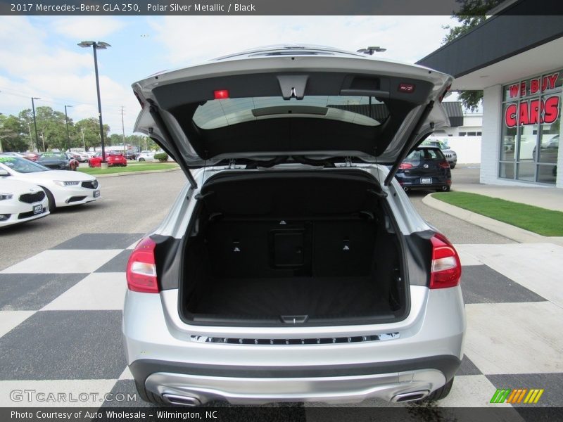 Polar Silver Metallic / Black 2017 Mercedes-Benz GLA 250