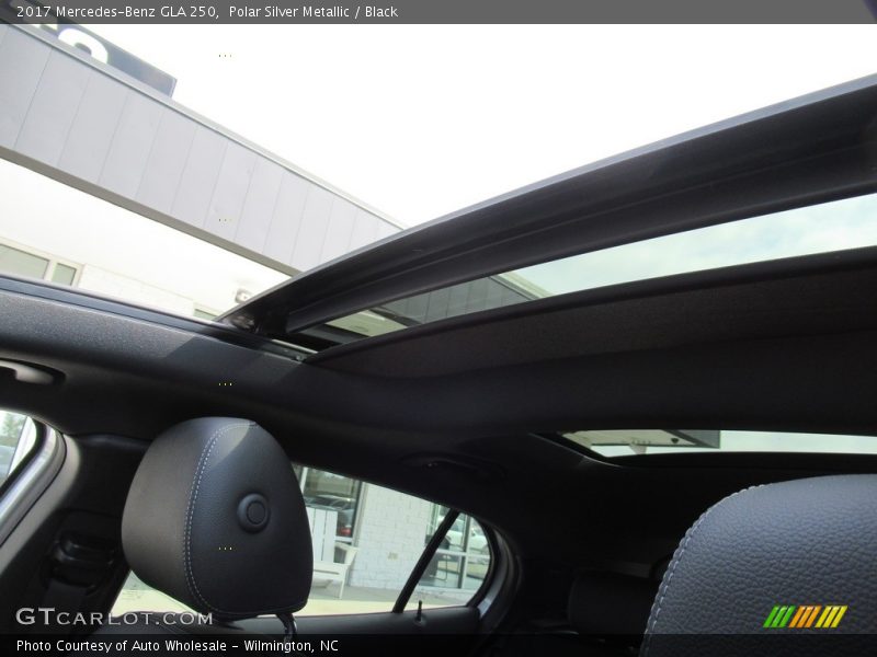 Polar Silver Metallic / Black 2017 Mercedes-Benz GLA 250