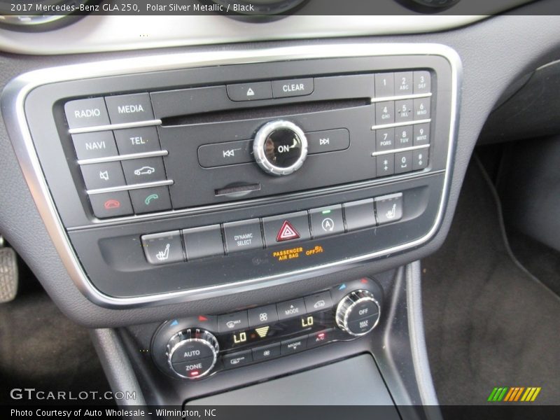Polar Silver Metallic / Black 2017 Mercedes-Benz GLA 250