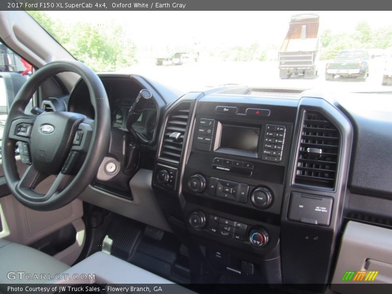 Oxford White / Earth Gray 2017 Ford F150 XL SuperCab 4x4